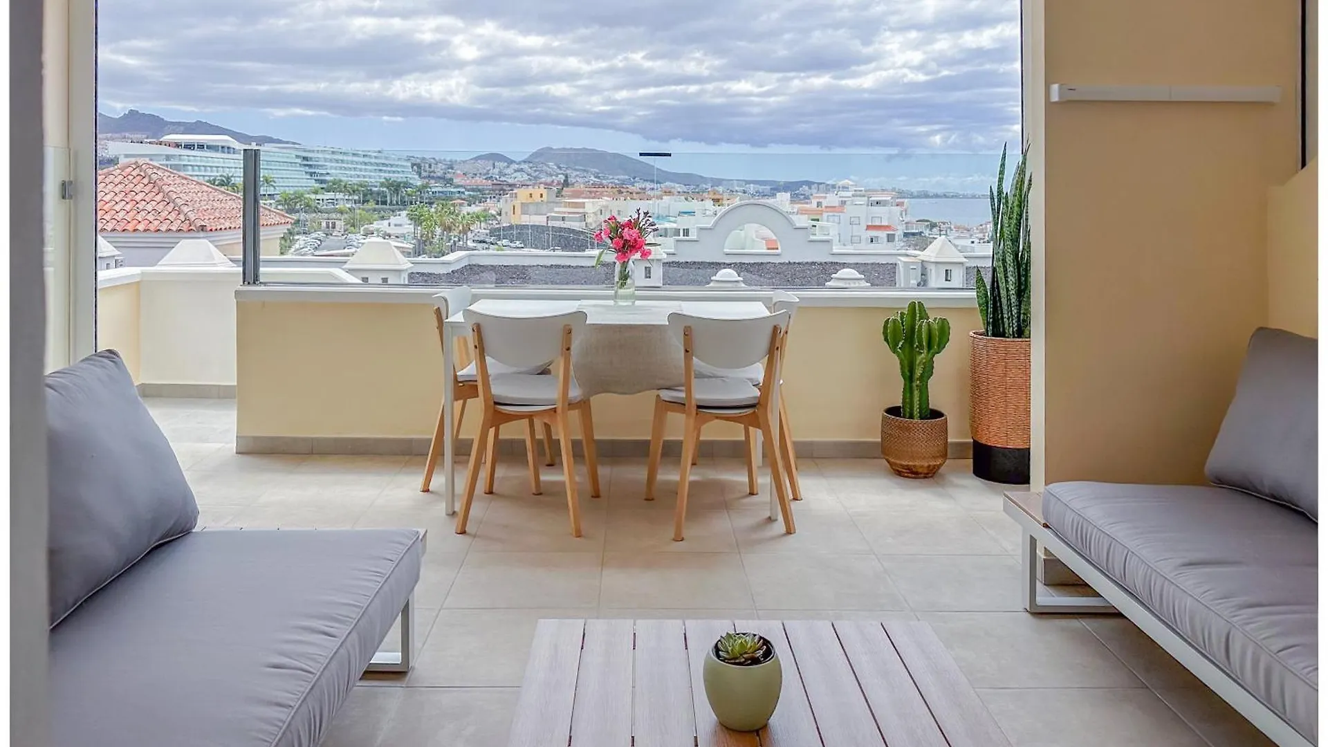 Oceano Residence La Caleta With Sea View & Terrace, 2B location